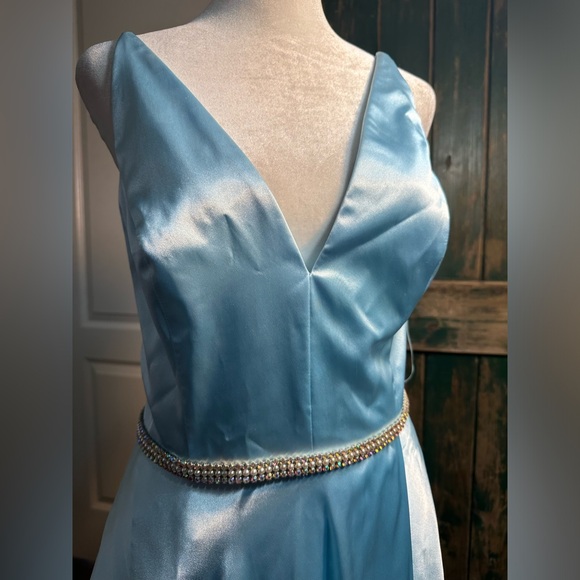 NWT Blue Satin Rhinestone
Waist Gown w/ Pockets size 13 - Picture 16 of 17